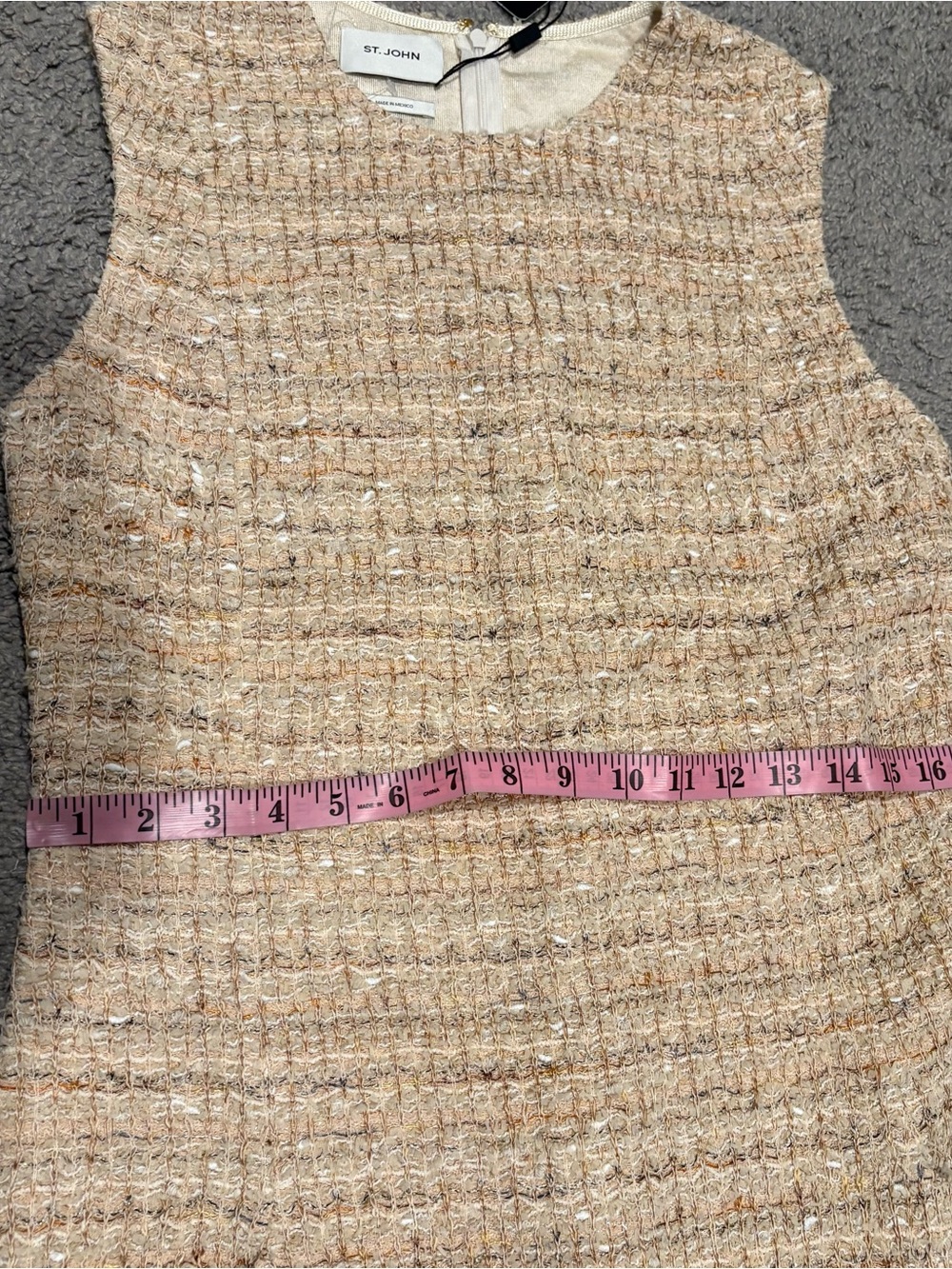 St. John New Sleeveless Tweed Knit Dress Jewel Neck Pockets Neutral Sz 8 $1,495 - Picture 13 of 16